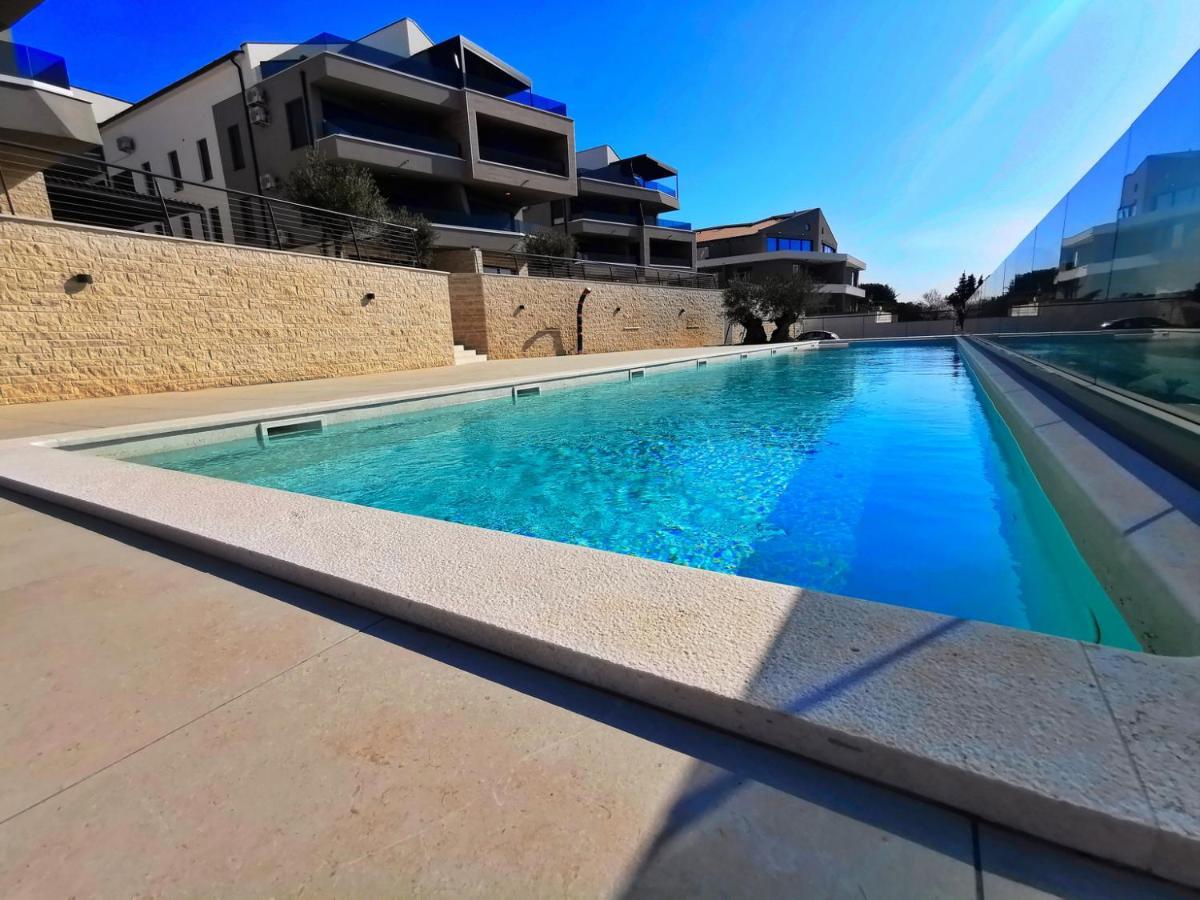 Black Pearl - Luxury Seaside App With Pool & Bbq, Istra Banjole Luaran gambar