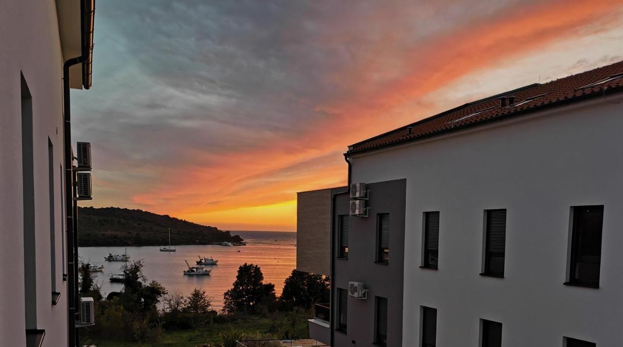 Black Pearl - Luxury Seaside App With Pool & Bbq, Istra Banjole Luaran gambar