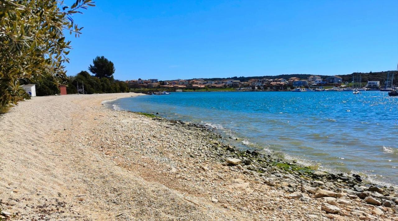 Black Pearl - Luxury Seaside App With Pool & Bbq, Istra Banjole Luaran gambar
