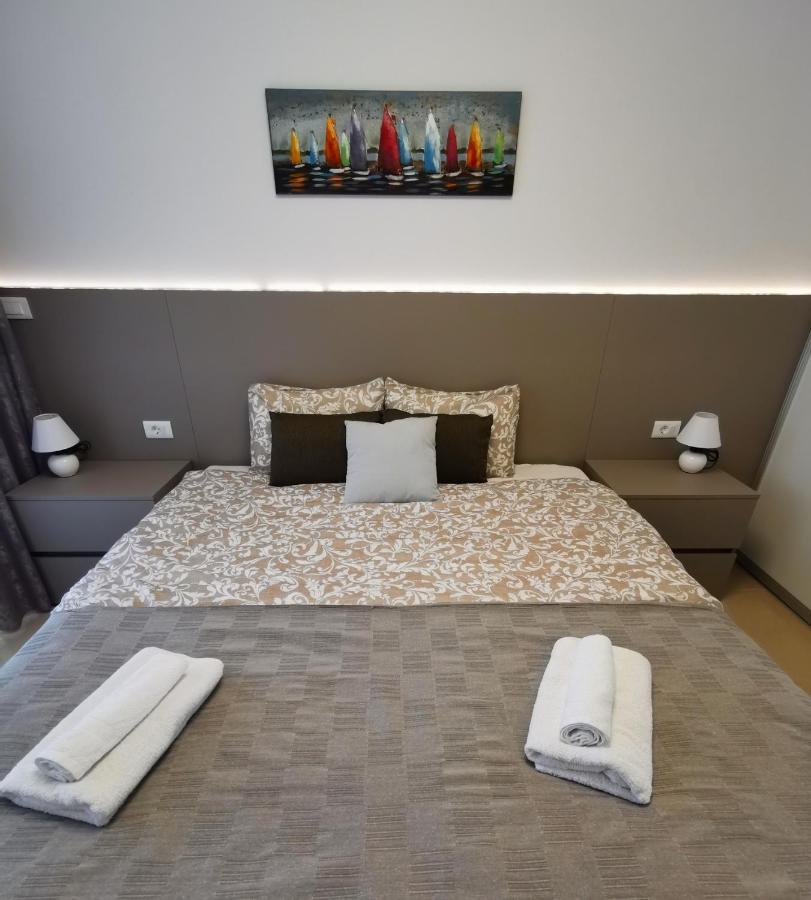 Black Pearl - Luxury Seaside App With Pool & Bbq, Istra Banjole Luaran gambar