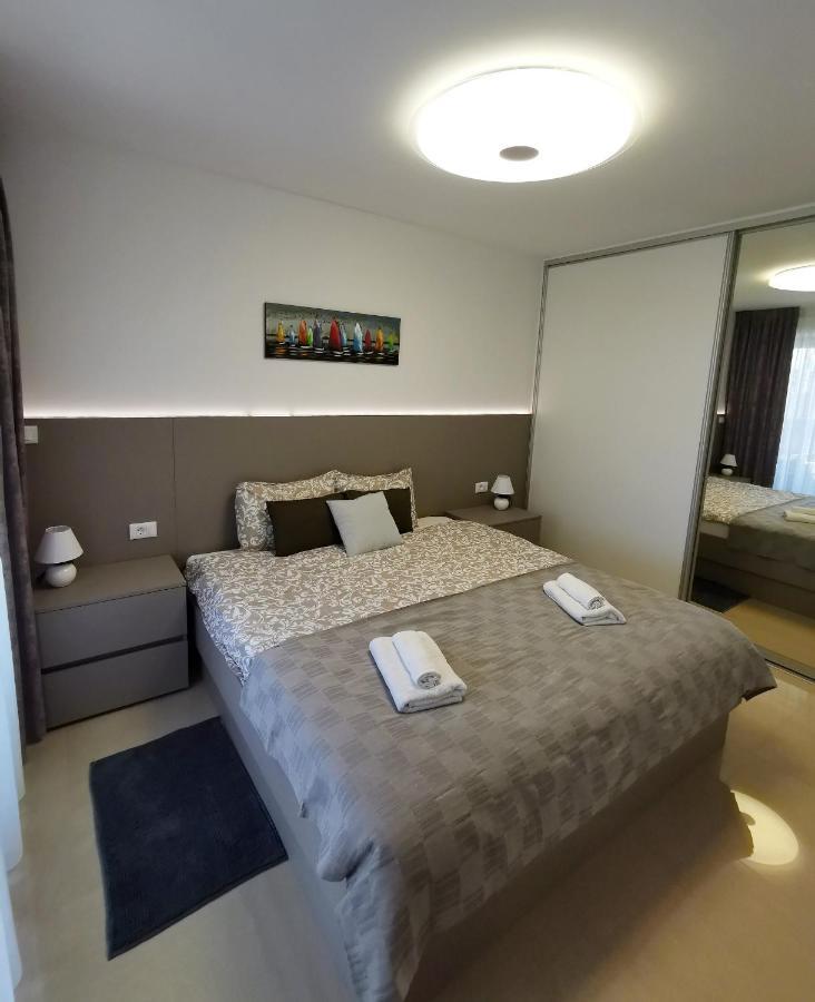 Black Pearl - Luxury Seaside App With Pool & Bbq, Istra Banjole Luaran gambar